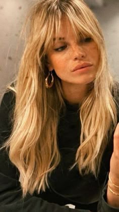 Flequillo Rubio, Rotblonde Haare, Colores De Cabello Rubio, Blonde Hair Inspiration, Blonde Hair Looks, Long Hair With Bangs, Cut My Hair, Hair Envy, Aesthetic Hair