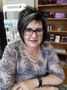 Cute short hair Short Hair Chunky Highlights, Frosted Tips Women Hair Short, Karen Haircut Black Hair, Rockstar Bob Haircut, Short Hair With Chunky Highlights, Pink Highlights In Grey Short Hair, Short Hair Dark Underneath Light On Top, Short Grey Hair With Black Streaks, Edgy Short Hair For Plus Size Women