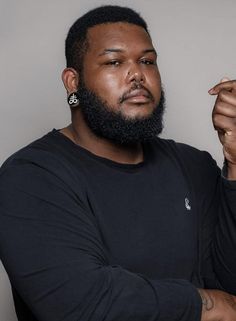 Black Chubby Guy, Chubby Black Men, Big Men Reference, Black Beard, Sims 4 Black Beard, Haircut For Plus Size Men, Chubby Men Hairstyles, Plus Size Men Art Reference, Plus Size Mens Haircut