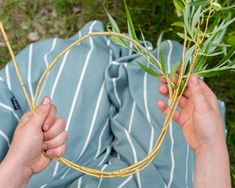 Crown Willow Pattern, Willow Crown, How To Make A Stick Crown, How To Make A Twig Crown, Stick Crown, Willow Crowns, Crown Made Of Sticks, Nature Crown Diy, Nature Crowns For Kids
