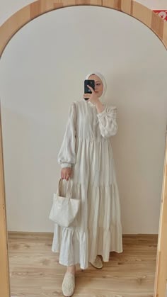 Long Dresses With Hijab, Ootd Dress Hijab, Outfit Gamis, Modern Modest Outfits, Modest Hijabi Dresses, Hijabi Summer Outfits Dress, Hijabi Dresses Casual, Hijabi Maxi Dress Outfit, Modest Dresses Muslim