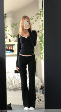 Brandy Melville Body Type, Brandy Girl Outfits, Brady Melville Outfits, Brandy Melville Winter, Brandy Melville Outfits Winter, Brandy Melville Winter Outfits, Winter Outfits Brandy Melville, Brandy Melville Leggings Outfit, Brandy Flare Leggings