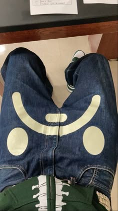 Custom Jeans Diy, Cotton Pants Men, Style Outfits, Tomboy Style Outfits, Painted Clothes, Jeans Diy, Calça Cargo, Vintage Clothing Men, Tomboy Fashion