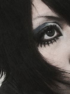 Visual Kei 80s, Vkei Goth Makeup, Vkei Eyes, Japanese Eyes Makeup, Kei Makeup, Simple Dark Makeup Looks, Visual Kei Make Up, Gothic Vkei, Old Disney Eyes