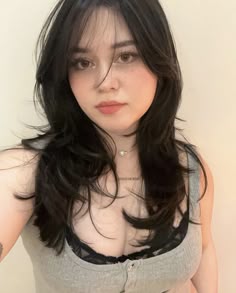 Wolfcut Hair Round Face, Haircut Ideas Chubby Face, Haircut On Chubby Face, Chubby Girls Haircut, Haircuts Chubby Face, Quarterjade Haircut, Hairstyle Chubby Face, Midsize Haircut, Haircut Chubby Face