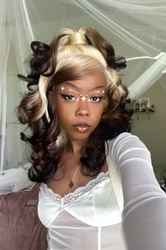 Styled Wig, Reverse Ombré Braids, Blonde With Black Tips, Black And Blonde Hair Wig, Black Reverse Ombre Hair, Neopolitan Aesthetic Outfit, Y2k Black And Blonde Hair, Black And Blonde Y2k Hair, Y2k Hairstyles Wig