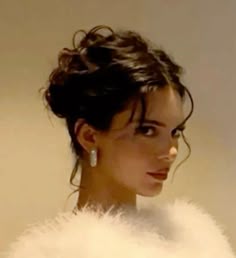 kendall headshot Cabelo Formatura, Kendall Jenner Hair, Red Carpet Hair, Classy Hairstyles, Guest Hair, Bridal Hair And Makeup, Wedding Hair And Makeup, Coiffure Mariage, Aesthetic Hair