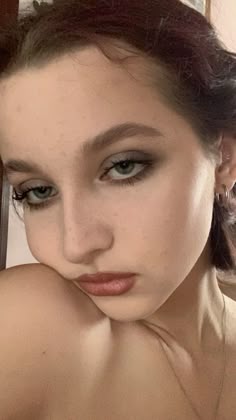 #me #girlhood #makeup #makeupoftheday Dark Eye Makeup, 90s Makeup, Punk Makeup, Funky Makeup, Casual Makeup, Subtle Makeup, Swag Makeup, Edgy Makeup, Sombra De Ojos