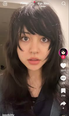 Emo Bangs Hairstyles, Emo Bangs Long Hair, Alt Side Bangs, Emo Bangs Tutorial, Black Side Bangs, Jellyfish Haircut With Side Bangs, Long Grunge Hairstyles With Bangs, Hair Bangs Cut, Emo Straight Bangs