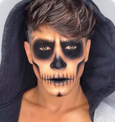 Zombi Makeup, Guys Halloween Makeup, Skull Face Makeup, Mens Halloween Makeup, Halloween Skeleton Makeup, Creepy Halloween Makeup, Halloween Makeup Diy, Cute Halloween Makeup, Skeleton Makeup