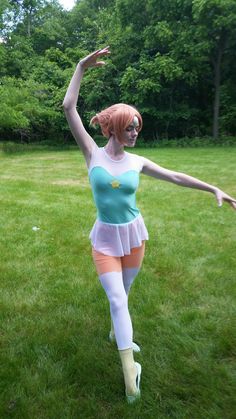 a better shot of my Pearl! Pearl Fey Sprite, Pearl Bass Pedal, Pink Pearl Cosplay, Su Cosplay, Pearl Fey Cosplay, Pearl Costume Steven Universe, Steven Universe Pearl Outfit, Pink Pearl Steven Universe Cosplay, Steven Cosplay Universe