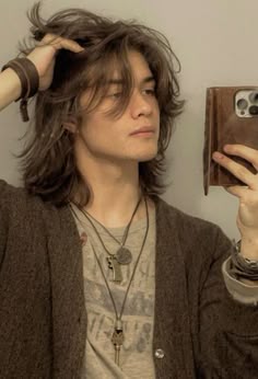 Cortes De Pelo Largo Para Hombres, Androgynous Hair, Estilos De Corte De Pelo Largo, Mens Hairstyles Thick Hair, Men's Long Hairstyles, Hair Inspiration Short, Long Brown Hair, Long Hair Styles Men, Boy Hairstyles