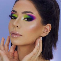 Neon Make Up Ideas, Green And Purple Eyeshadow Looks, Neon Inspired Makeup, Neon Eyeshadow Looks, Neon Eye Makeup, Neon Smokey Eye, Neon Eyeshadow Ideas, Green Neon Makeup Looks, Neon Green Eyeshadow Looks