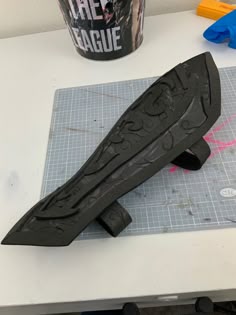 Eva Foam Cosplay, Craft Foam Bracers, Eva Foam Gauntlet, Eva Foam Gauntlet Tutorial, Eva Foam Bracers, Eva Foam Bracer Pattern, Eva Foam Projects, Foam Armor Templates, Eva Foam Props