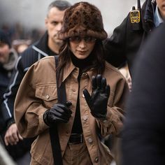 Agent Outfit Aesthetic, Agent Aesthetic Outfit, Secret Agent Aesthetic Outfit, Detective Woman Outfit Aesthetic, Undercover Spy Aesthetic Outfit, Detective Aesthetic Outfit Female, Secret Agent Aesthetic Female Outfit, Assassin Aesthetic Outfit Modern, Spy Aesthetics Female Outfit