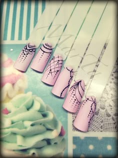 Hand Drawn Nail Designs, Lace Nail Art Ideas, Lace Design On Nails, Nail Art Lace Design, Simple Lace Nail Art, Easy Lace Nail Art, Lacy Nails Lace Design, Lace Nail Art Tutorial, Lace Effect Nails