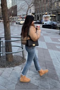 Click Pin to shop!!! UGG Women's Classic Mini II Winter Boot Click the link to shop on AMAZON!!!✨ Uggs With Puffer, Ugg Boots Women Outfit, Ugg Classic Mini 2 Outfit, Cute Fall Jeans Outfits, Ugg Boots Mini Outfit, Winter Outfits With Uggs Boots, Ugg Mini 2 Outfit, Mini Ugg Outfit Ideas, Ugg Mini Outfit Ideas