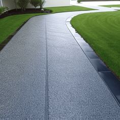 #resindrivewayideas #curbappeal #homeexterior #outdoordesign #resindrivewaydesign