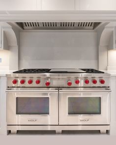 an oven with four burners and two lights on each side, in a kitchen