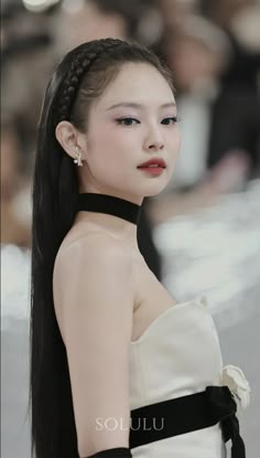 #jenniekim #soluluofficial #fashion Medium Long Haircuts, Black Pink Background, Blackpink Square Up, Jennie Kim Blackpink, Black Pink Instagram, Long Hair Cuts, Blackpink Fashion, Black Pink Kpop, Blackpink Jennie