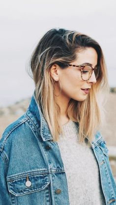 Hair And Glasses Style, Hair And Glasses, Best Colour Glasses For Blonde Hair, Lob With Glasses Hairstyles, Lob Haircut With Glasses, Zoe Sugg Hair, Lob With Glasses, Zoe Sugg Hair Short, Tortoise Shell Glasses Blonde Hair