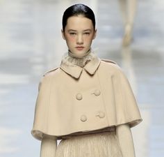 crop cape. on an Asian doll. Cape Short, Short Winter Cape, Cropped Cloak, Cape Jacket Outfit, Short Cloak, Cropped Cape Coat, Coat With Capelet, Cropped Cape, Mini Cape