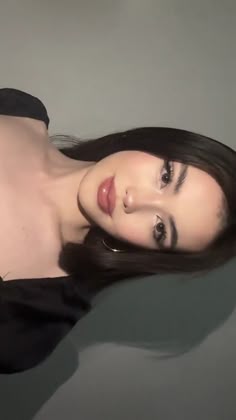 Face Makeup Photos, Makeup Looks For Pictures, Makeup Ideas Face, Pretty Girly, Black Hair Black Eyes Girl, Makeup For Dark Hair, Pretty Faces Woman, Makeup Photos, Iconic Makeup