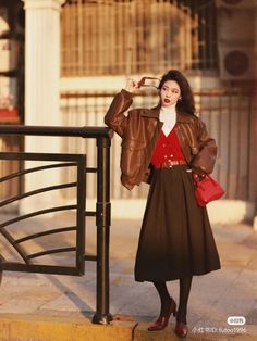 Business casual, vintage 90s British Outfit, 90s Hong Kong Style, Retro Business Casual Outfits, Nostalgic Style, 90s British Fashion Women, American 90s Fashion, Vintage Casual Outfits For Women, 90s City Fashion, Vintage Outfits 90s Classy Women
