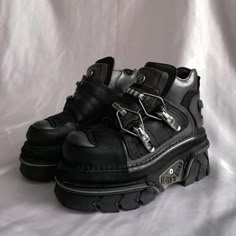Chunky Grunge Shoes, New Rock Shoes Aesthetic, New Rock Shoes Outfit Aesthetic, New Rock Shoes Black, New Rock Platform Shoes, New Rocks Shoes, New Rocks Black Shoes, Newrocks Shoes, Chunky Emo Boots