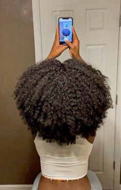 Retain Hair Length, Hair Retention, Natural Hair Growth Black Women, Natural Hair Goals Black Women, Growing Hair Black Women, Natural Hair Photos, Curly Natural Hair Black Women, Natural Curls Black Women, Hair Goals Black Women