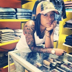 HOOD CELEBRITYY- WINE PON IT