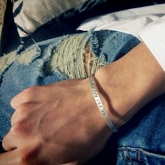 잘가 아이고 근데 손이 왜 이렇게 작아