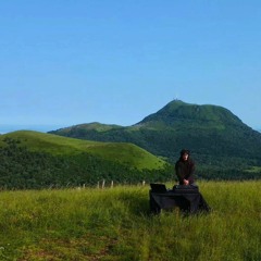 Mix Deep Techno, Au sommet du Puy de Côme ( Youtube 4K )
