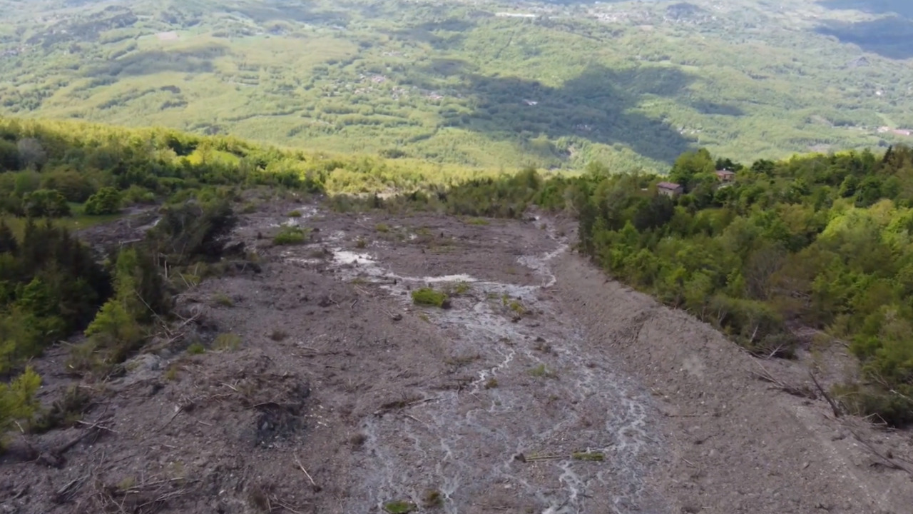 Post alluvione, il sopralluogo del presidente de Pascale a Palagano - immagine di copertina del video