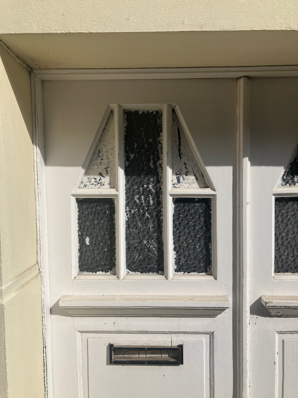 Losange tronqué sur une façade lambersartoise