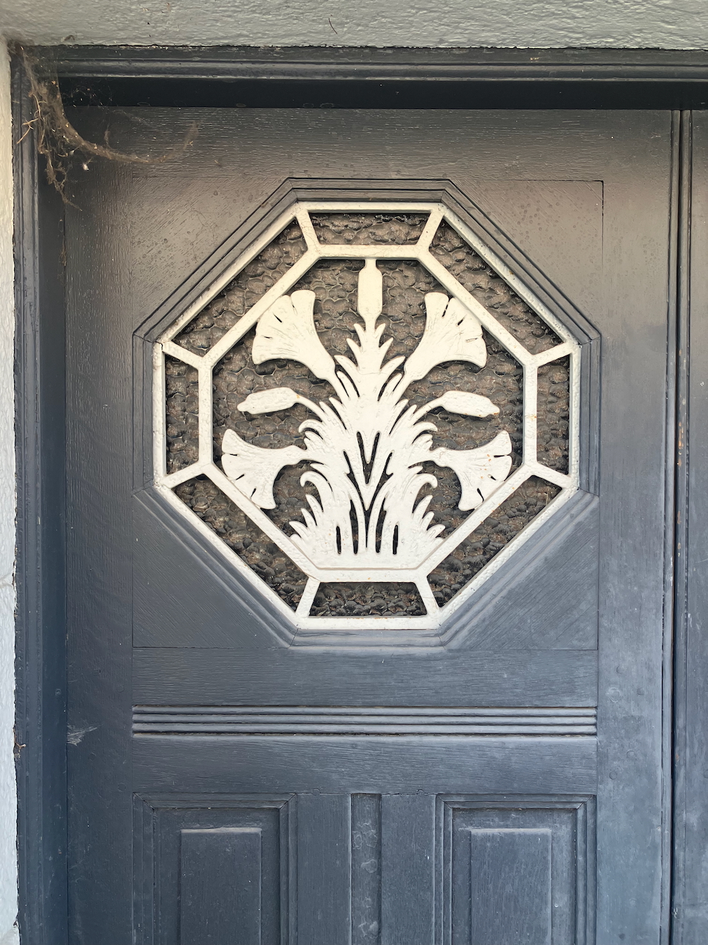 Losange tronqué sur une façade lambersartoise