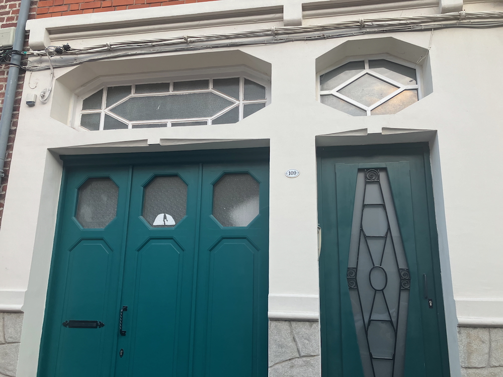 Losange tronqué sur une façade lambersartoise