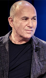 In foto Ferzan Ozpetek (67 anni) Dall'articolo: Splendor 15, l'occhio, l'improvvisazione e gli schiaffi.