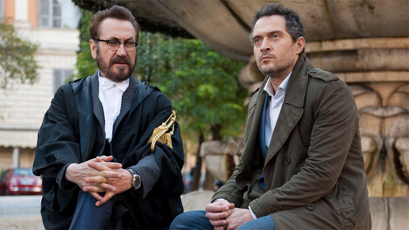 Rimetti a noi i nostri debiti, Santamaria/Giallini usurai per necessità