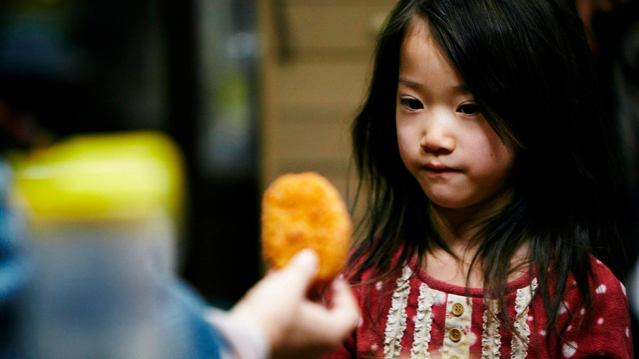 In foto Miyu Sasaki Dall'articolo: Un affare di famiglia scala la classifica: splendido 5� posto al box office.