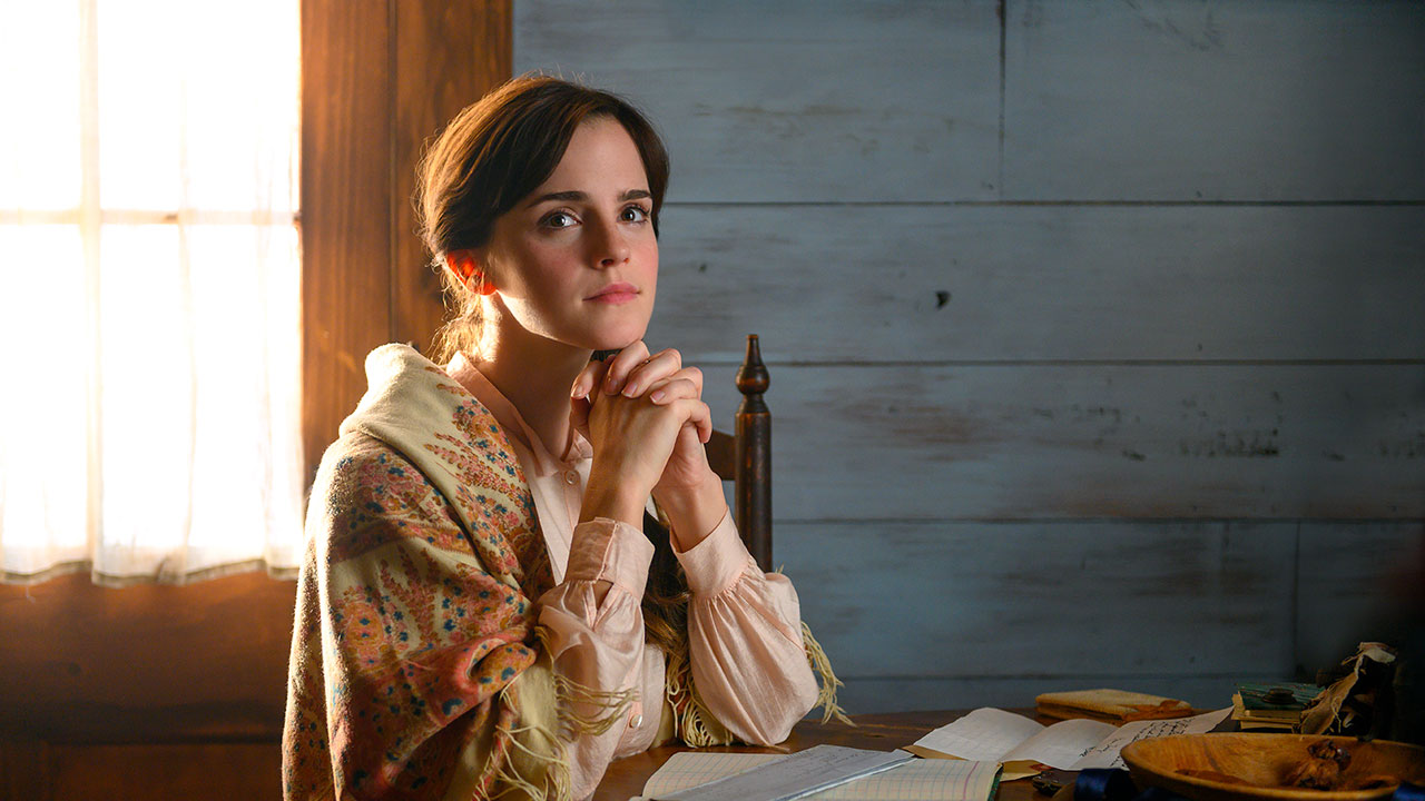 In foto Emma Watson (36 anni) Dall'articolo: Piccole Donne, il trailer italiano del film [HD].