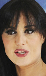 Isabella Adriani -  Dall'articolo: Checco Zalone di madre tarantina ama Farah di madre Bina.