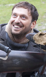 In foto Cesare Cremonini (46 anni) Dall'articolo: L'amore ai tempi del fascismo.