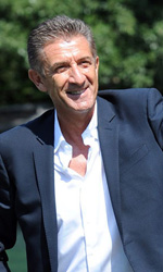 In foto Ezio Greggio (72 anni) Dall'articolo: � lui o non � lui? Certo che � lui!.