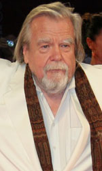 In foto Michael Lonsdale (95 anni) Dall'articolo: Ladri, fischi e incendi, la maledizione sulla mostra.