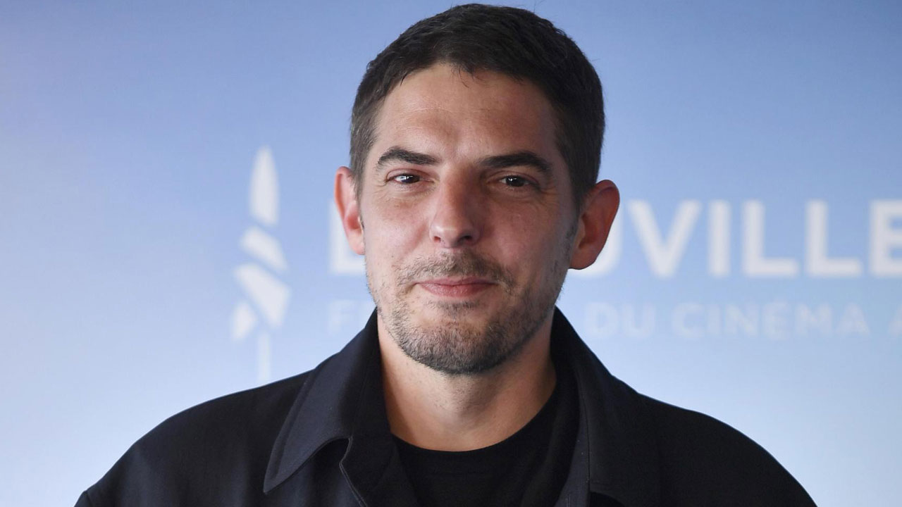 In foto Damien Bonnard (48 anni) Dall'articolo: Damien Bonnard, l'agente Ruiz de I miserabili.