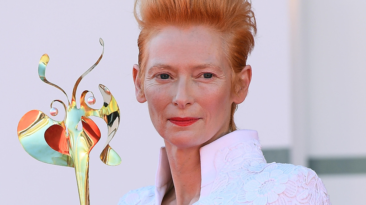 Venezia 77, Tilda Swinton confida i suoi segreti e incanta il Lido