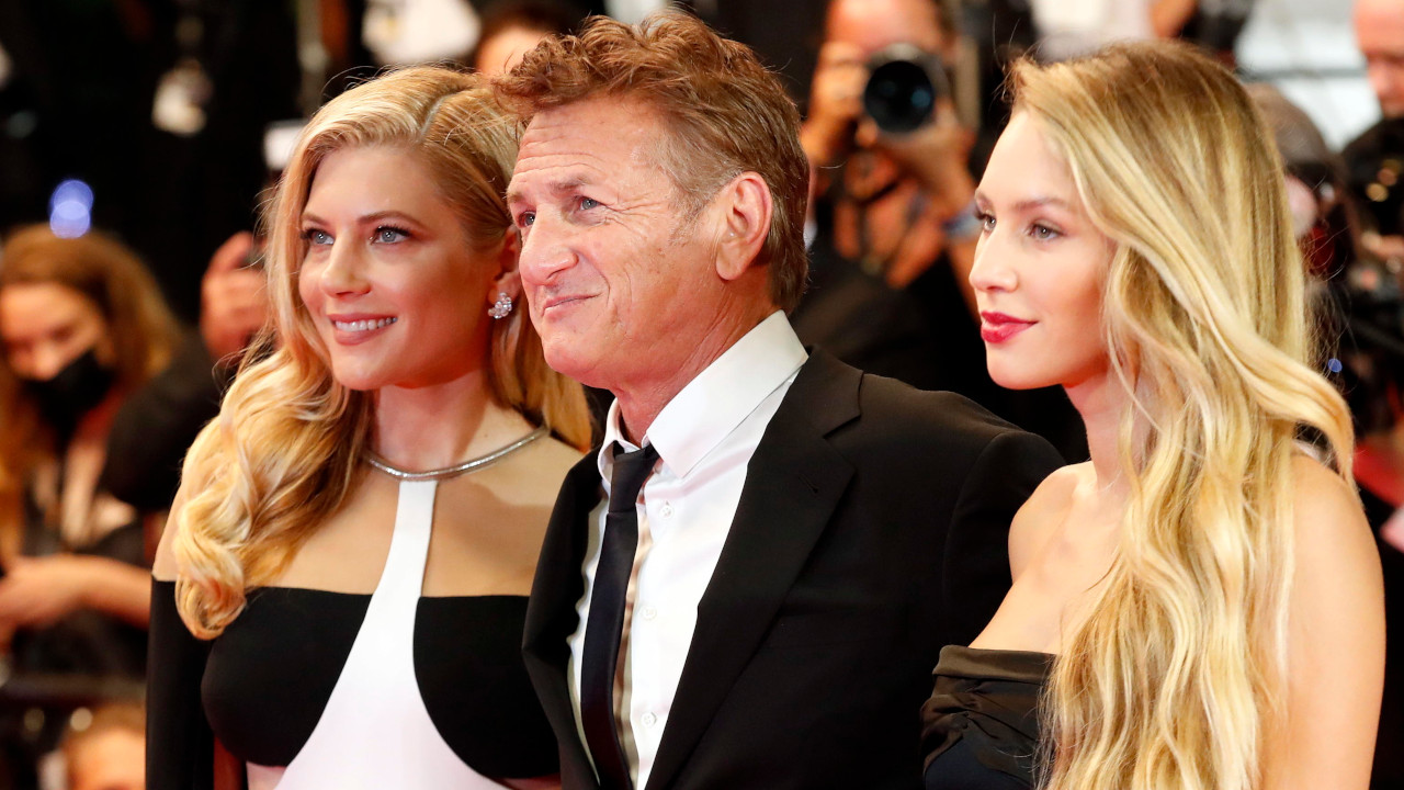 Cannes 2021, Sean Penn e i figli Dylan e Hopper, sul red carpet è una questione di famiglia