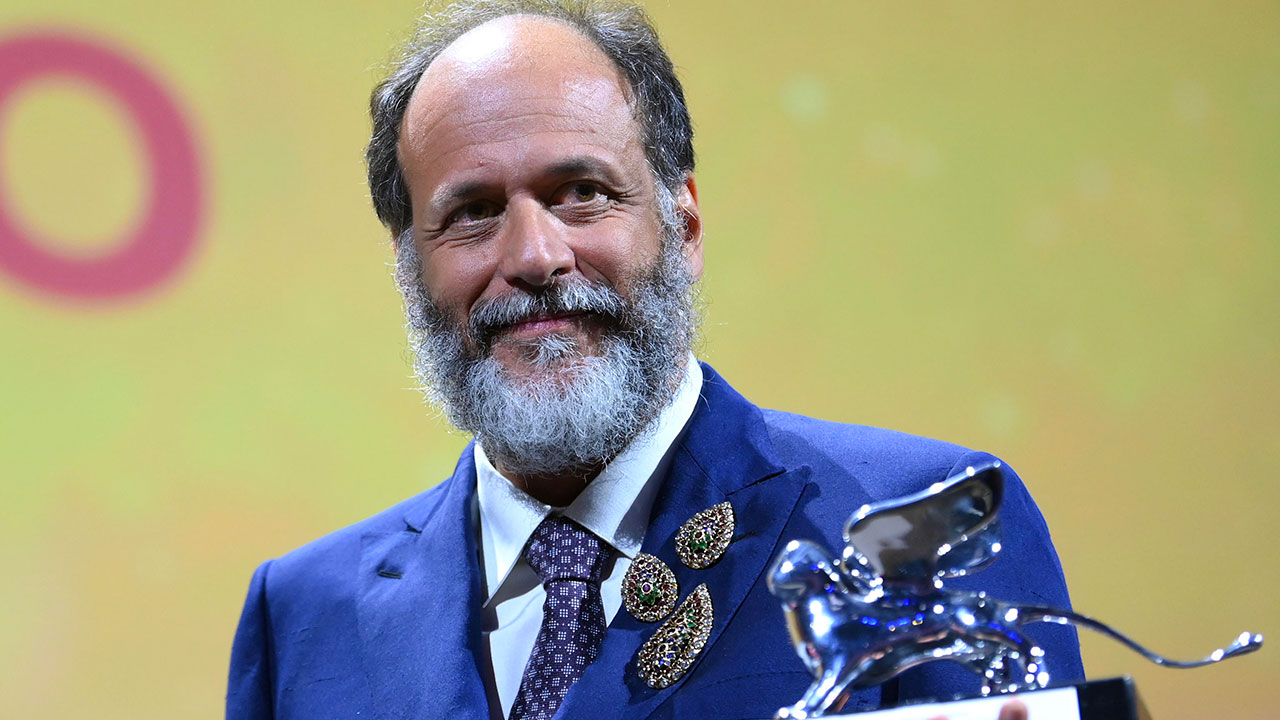 Venezia 79, Luca Guadagnino vince il Leone d'Argento per la Miglior Regia con Bones And All