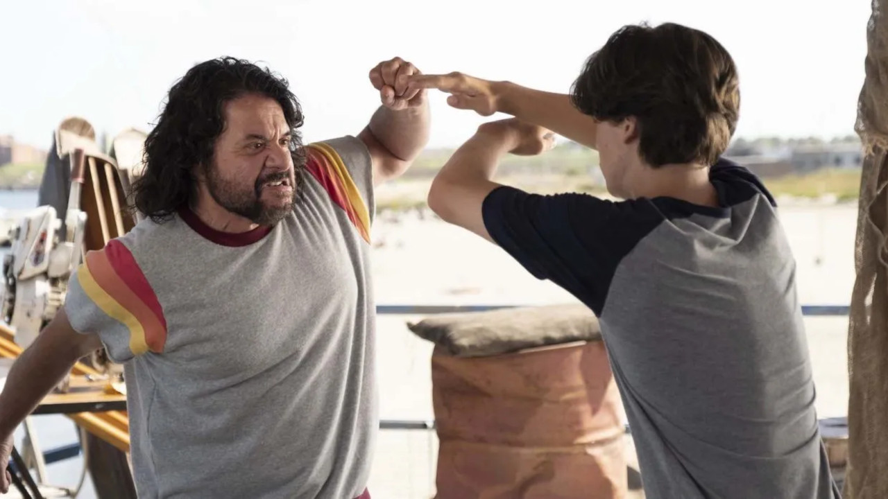 Grosso Guaio all'Esquilino - La Leggenda del Kung Fu, un film adolescenziale innocuo, dalla fotografia solare e i dialoghi annacquati